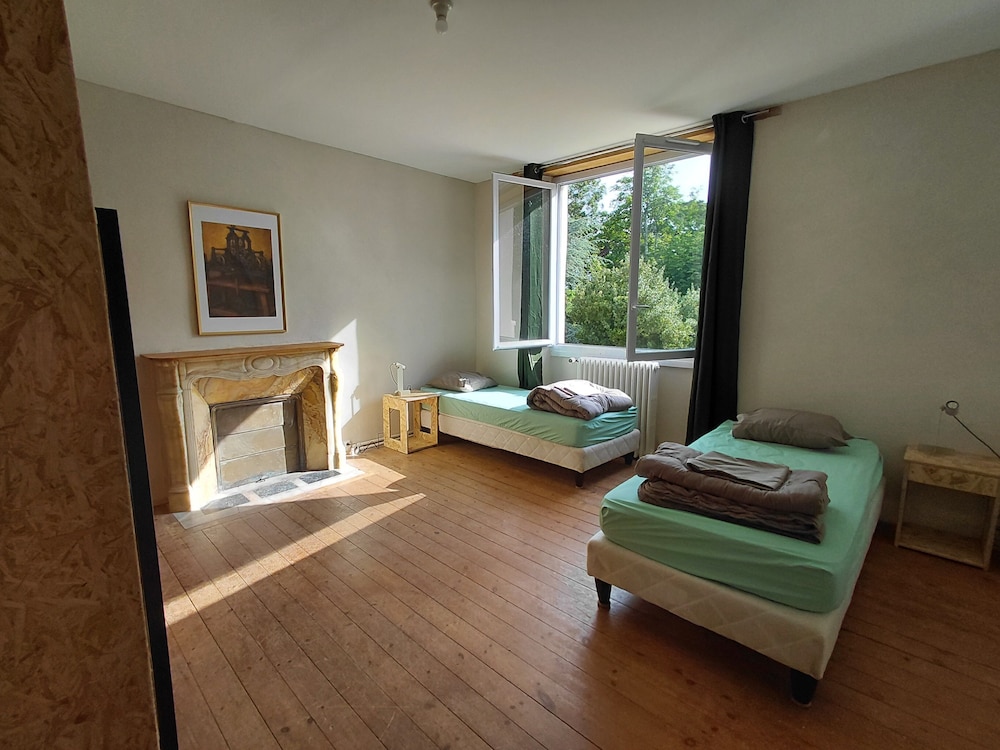 Basic Quadruple Room, Park View photo 2