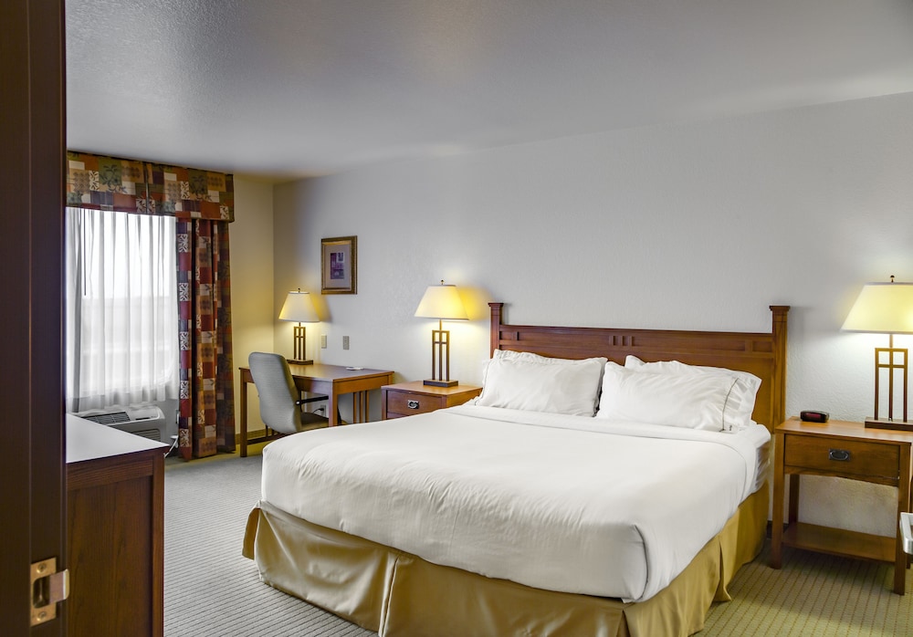 Suite, 1 Bedroom - Photo 1