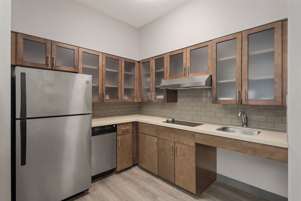 Suite, 1 Bedroom, Kitchen - Photo 6