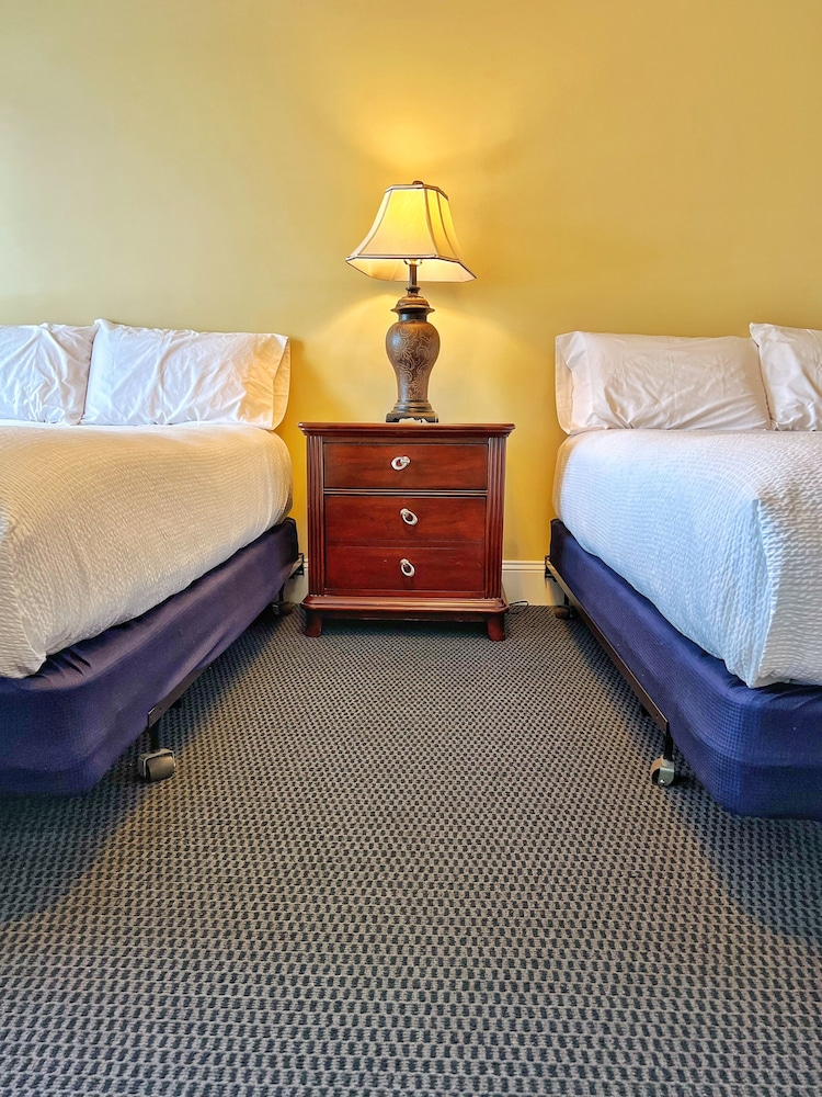 Family Double Room, 2 Queen Beds, Ocean View photo 2