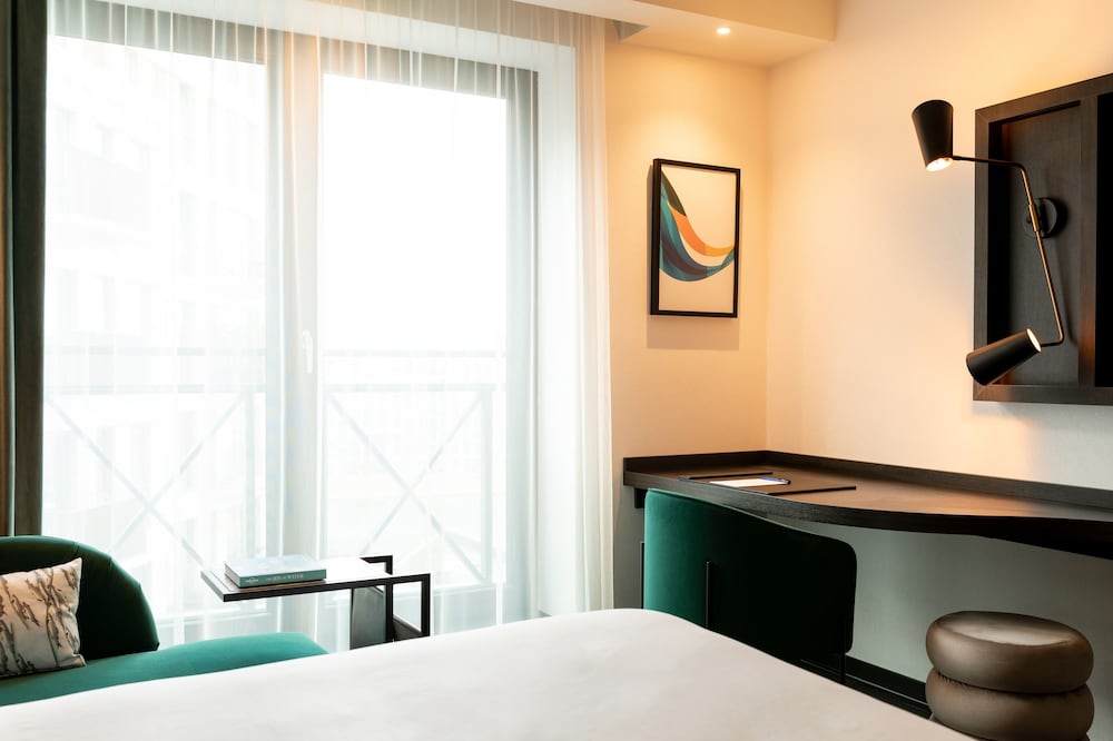 Deluxe Room, 1 King Bed, City View - Photo 6