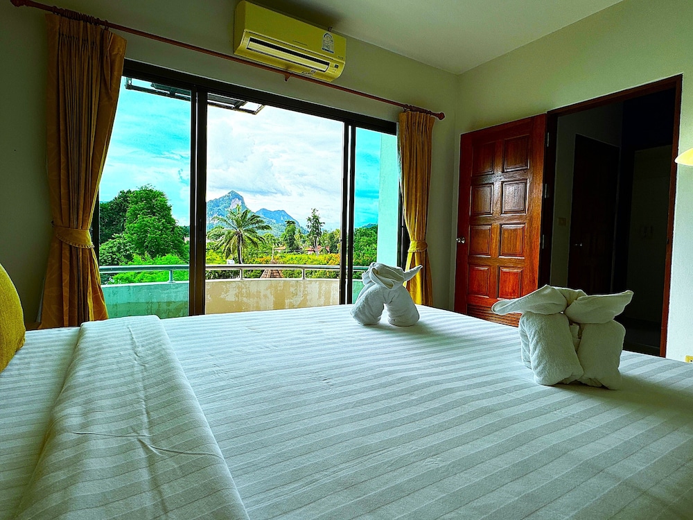 Deluxe Suite - Photo 16