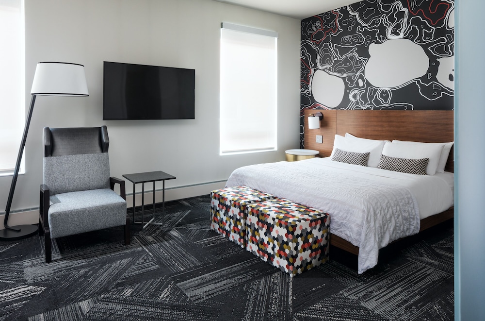 Standard Room, 1 King Bed, Accessible - Photo 2