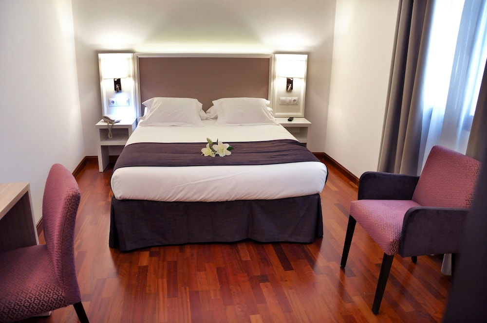 Standard Double Room - Photo 2