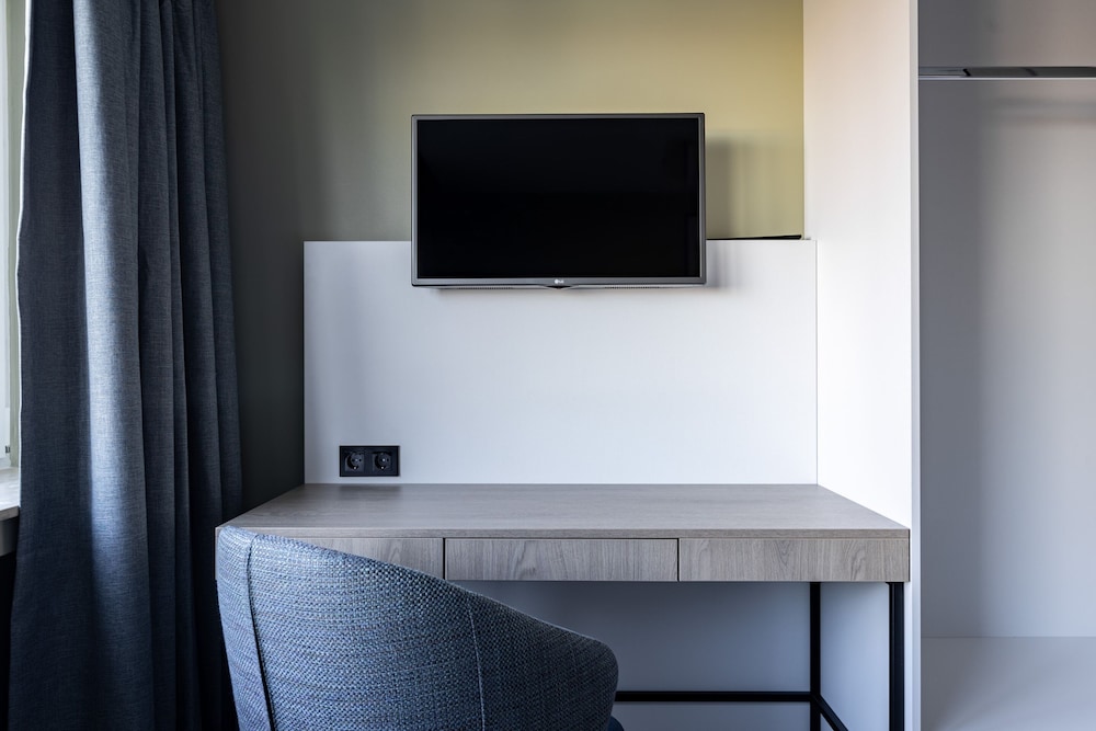 Large Studio with Kitchenette - Twin Bed - Photo 5