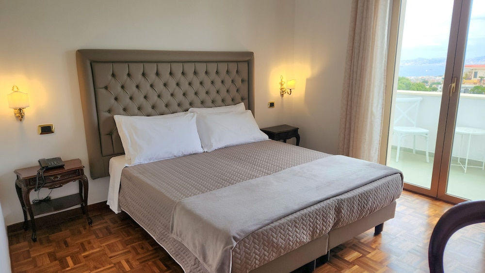 Deluxe Double or Twin Room photo 1