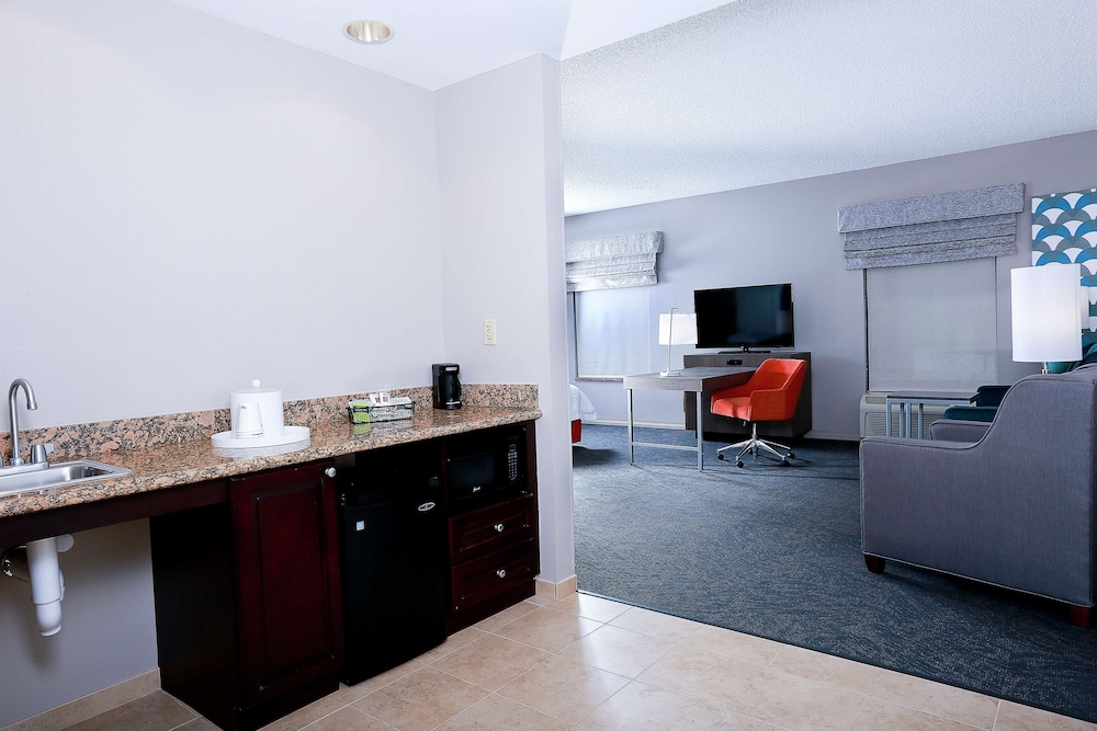 Suite, 1 King Bed, Accessible, Non Smoking - Photo 1