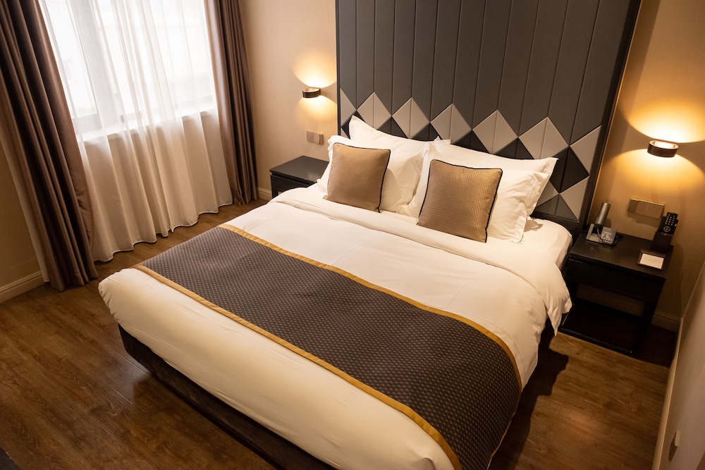 Standard Queen Bed photo 1