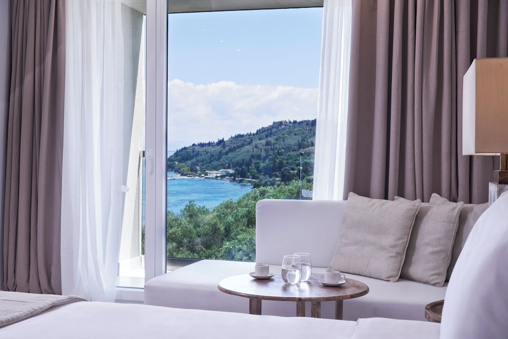 Superior Double Room with Side Sea View - Photo 4