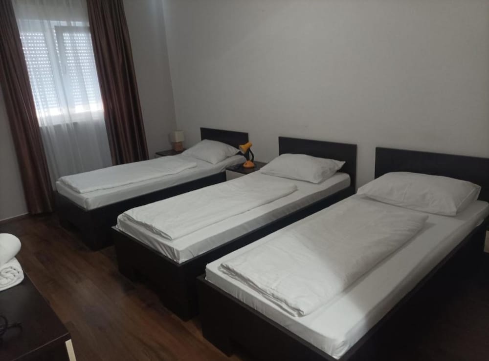 House (Standard Triple Room)