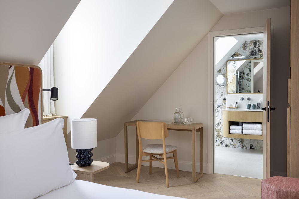 Superior Mansard Room photo 3