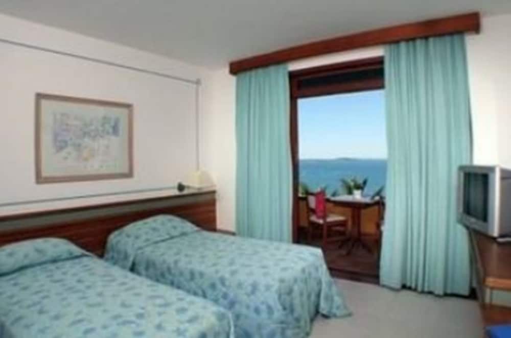 Deluxe Room, Balcony, Sea View - Photo 5