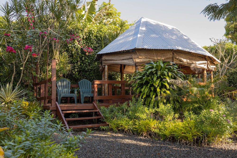 Traditional Garden Fale photo 2
