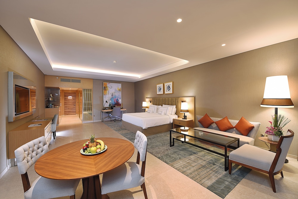 Executive Suite - Complimentary Luxury Transfers to Jumeirah Beach and Mall of Emirates thumbnail 6