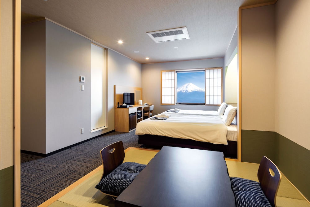Japanese Western Room (Mt.Fuji View, For Four People, Futon Is Provided For Number Of Guests Paid)