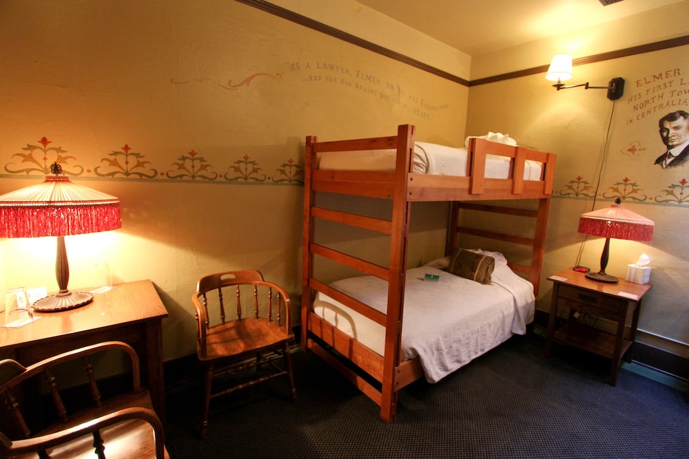 Room (1 Bunk Bed, Communal Bath) photo 2