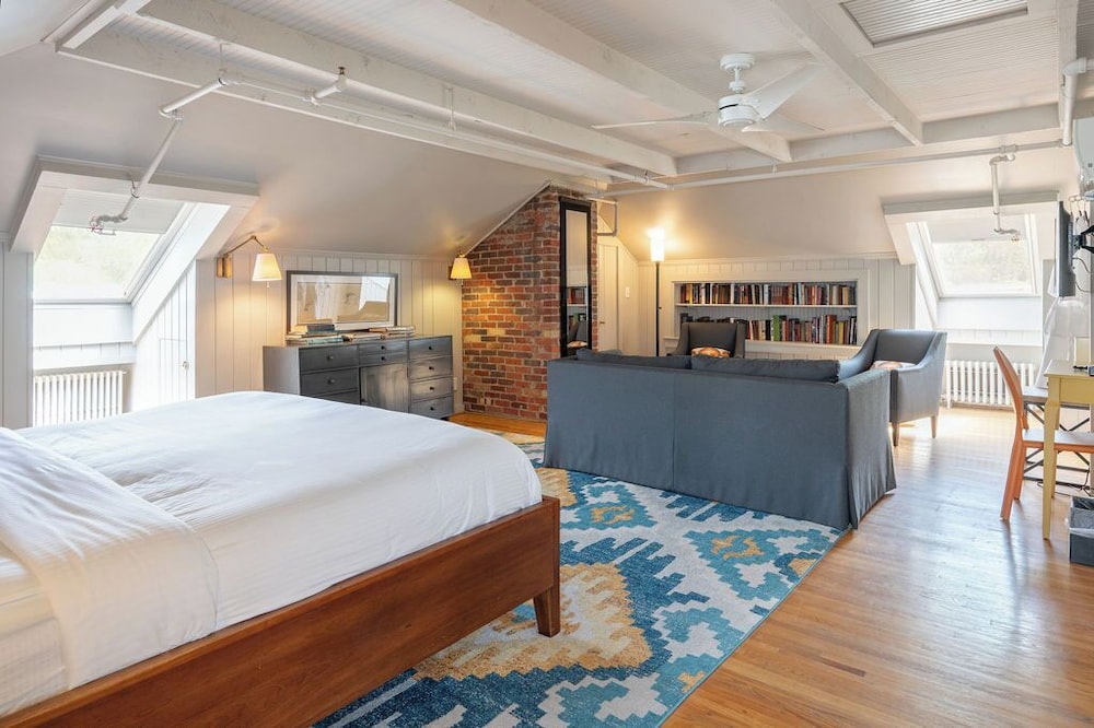 Penthouse Suite, 1 King Bed with 1 Sofa Bed photo 3