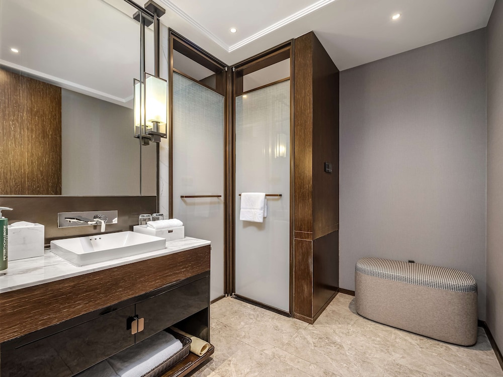 Premium Room, 1 King Bed