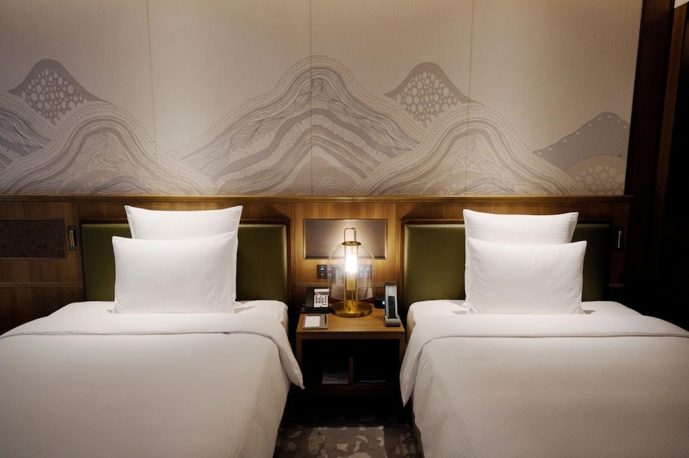 DELUXE ROOM, 2 Single Size Beds, Private Balcony, Mountain View - Photo 2