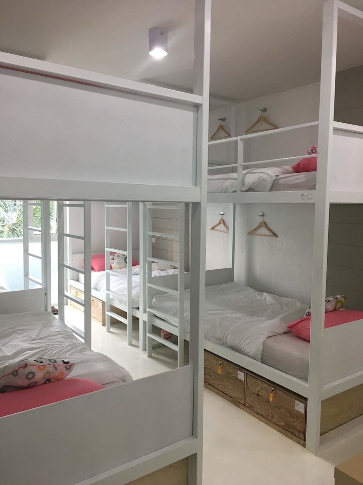 8-Bed Female Dormitory photo 3