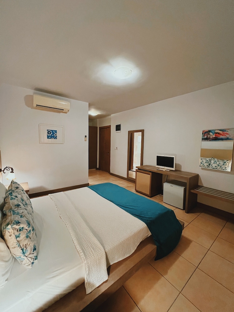 Standard Double or Twin Room photo 2