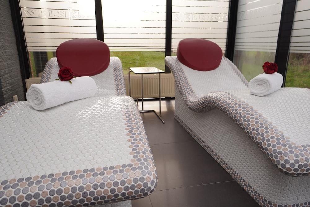 Suite, 1 King Bed, Hot Tub photo 3