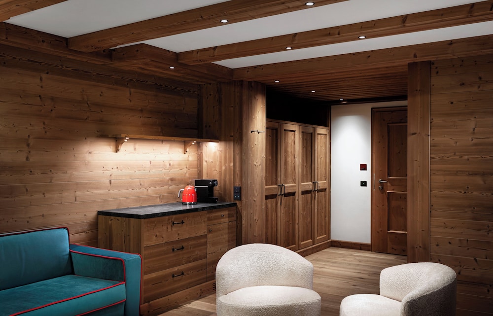 Standard Suite, Multiple Beds - Photo 4