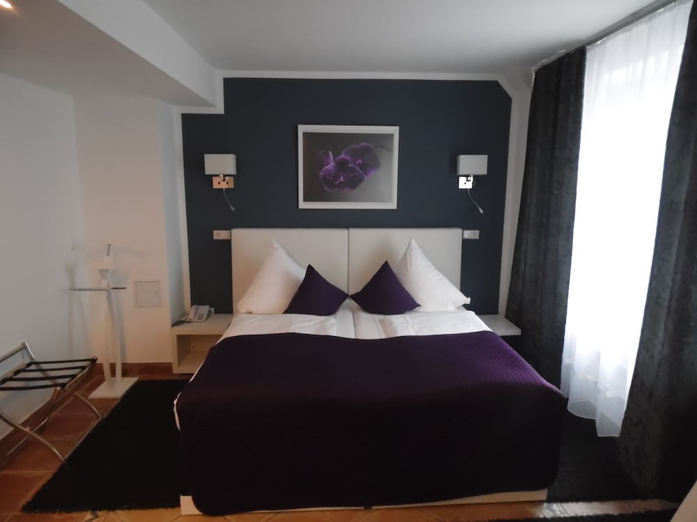 Double Room - Photo 16