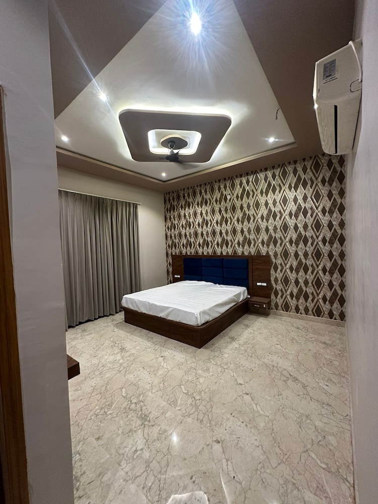 Deluxe Double Room - Photo 1