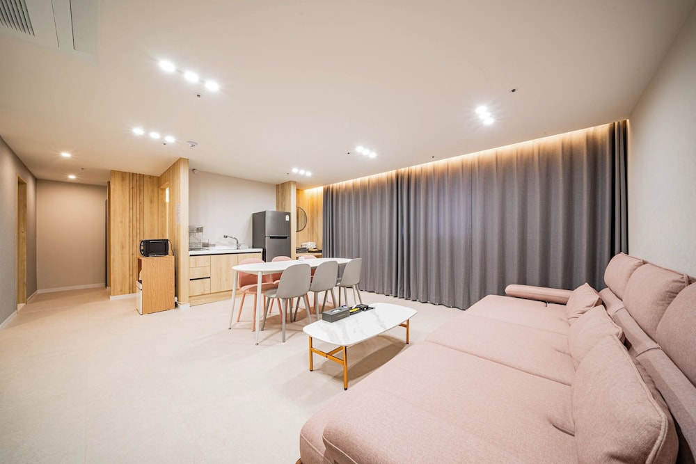 Premium Suite, City View