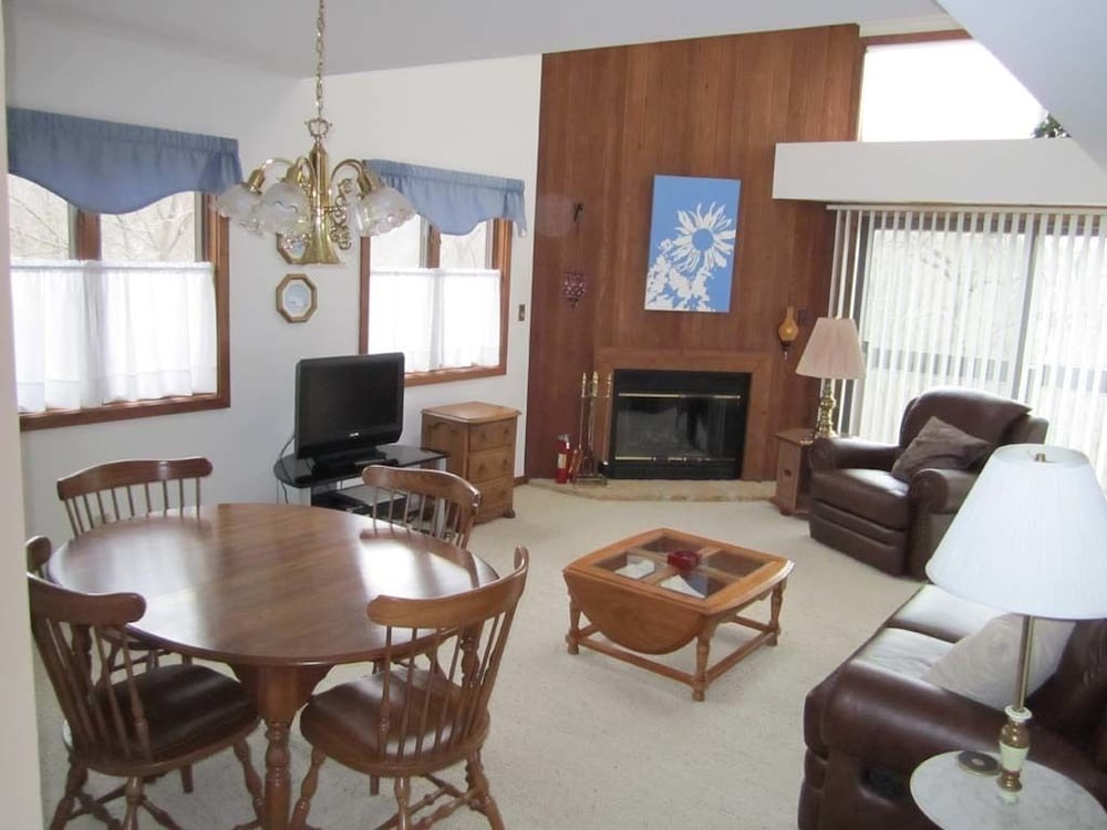 Condo, 2 Bedrooms photo 1