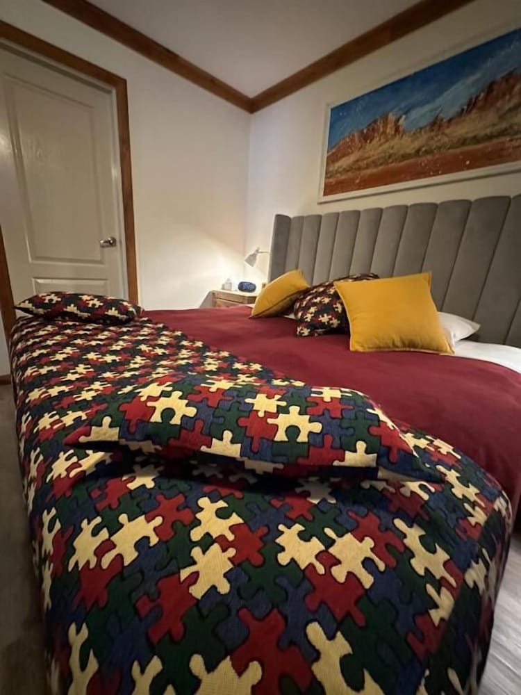 Classic Room, 1 King Bed, Ensuite photo 2