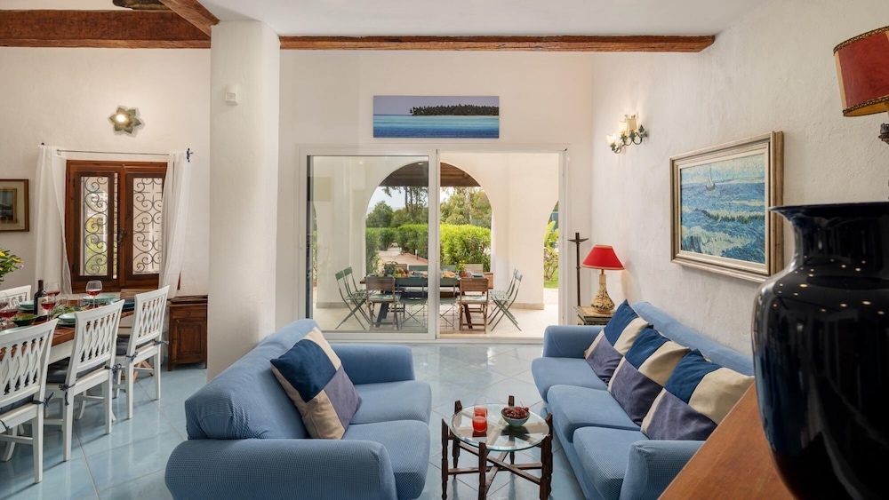 Villa photo 1
