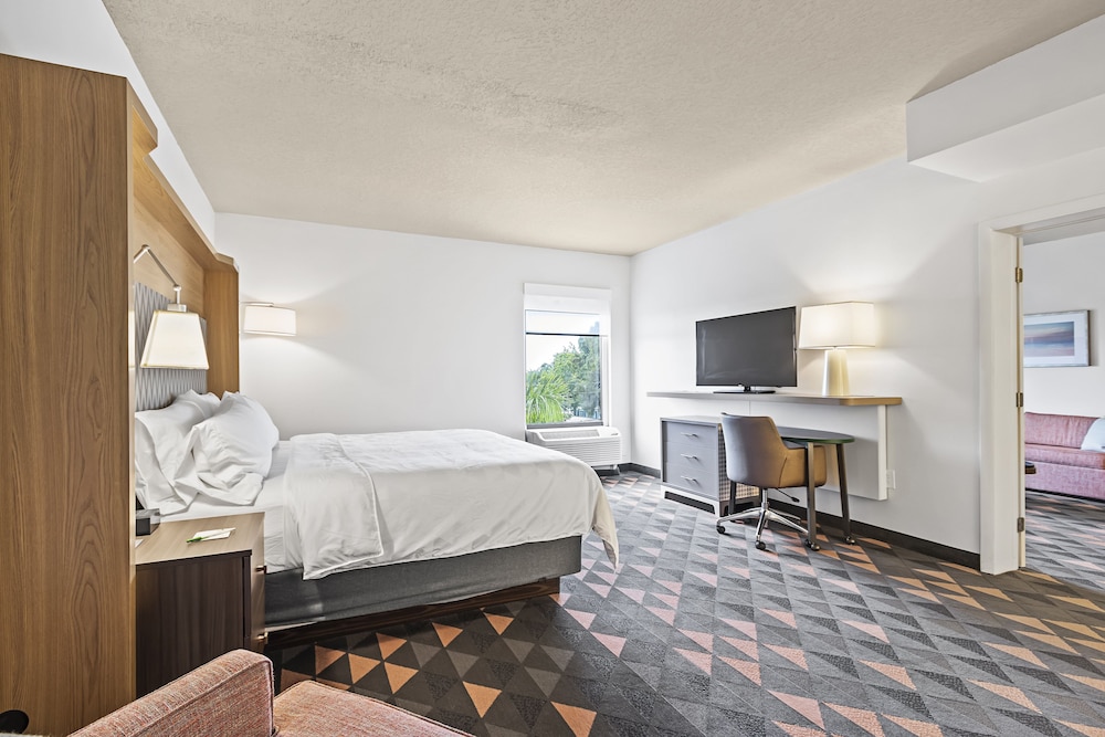 Suite, 1 King Bed (Additional Living Area) - Photo 12
