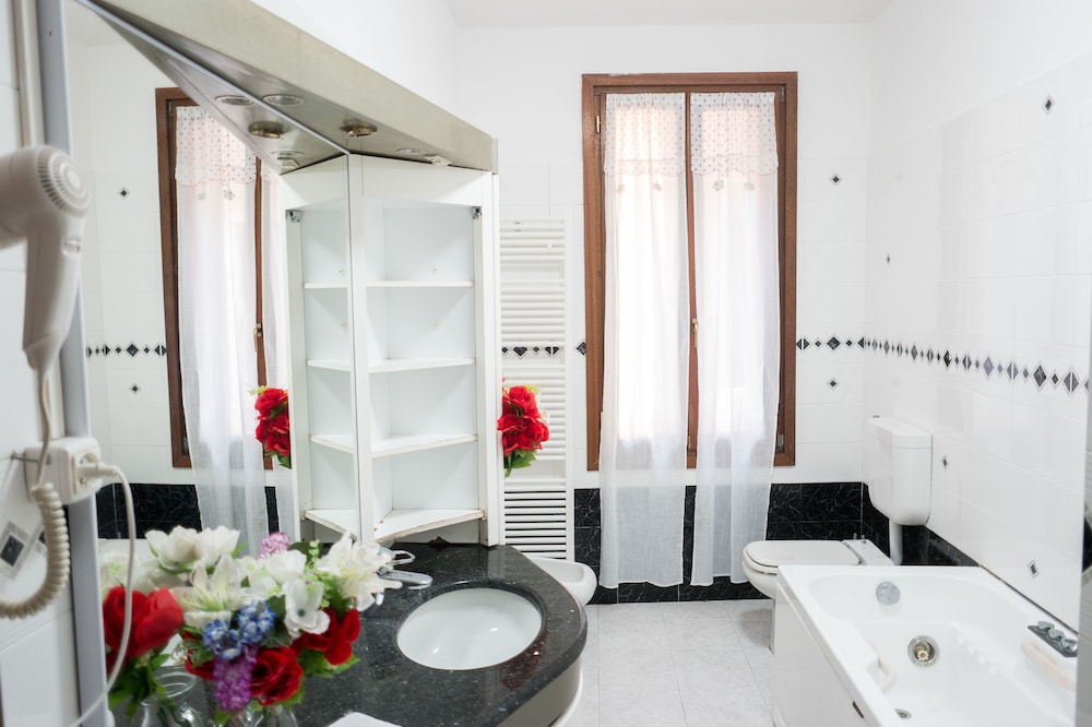 Double Room, Shared Bathroom photo 3