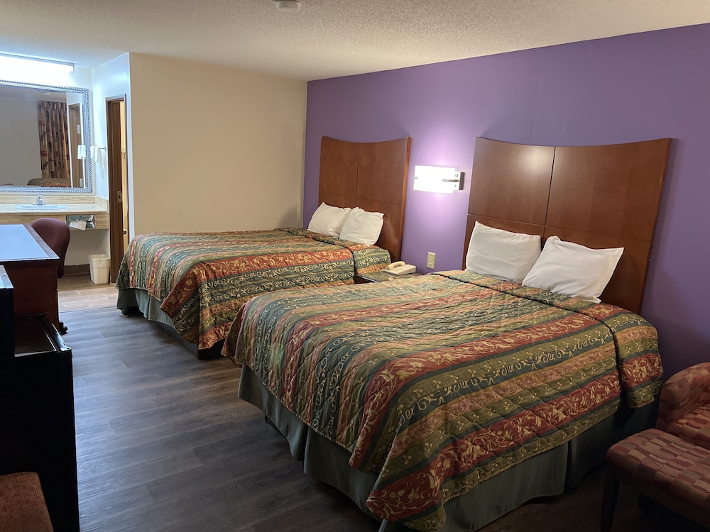 Standard Room, 2 Queen Beds, Smoking, Refrigerator & Microwave photo 2