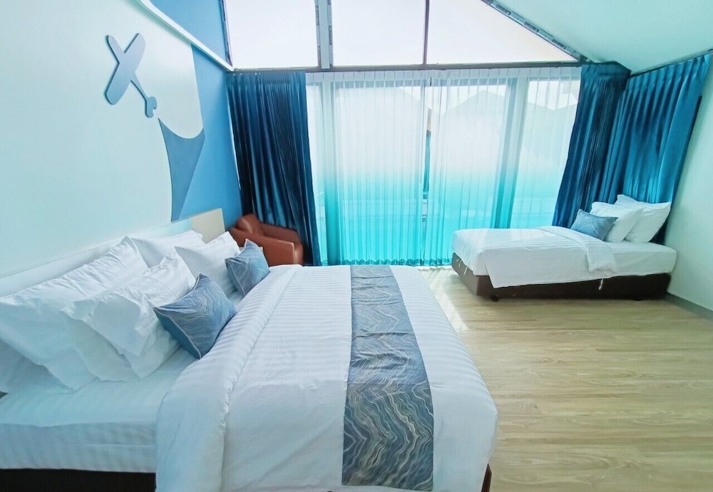 Triple Villa Pool Access - Photo 1