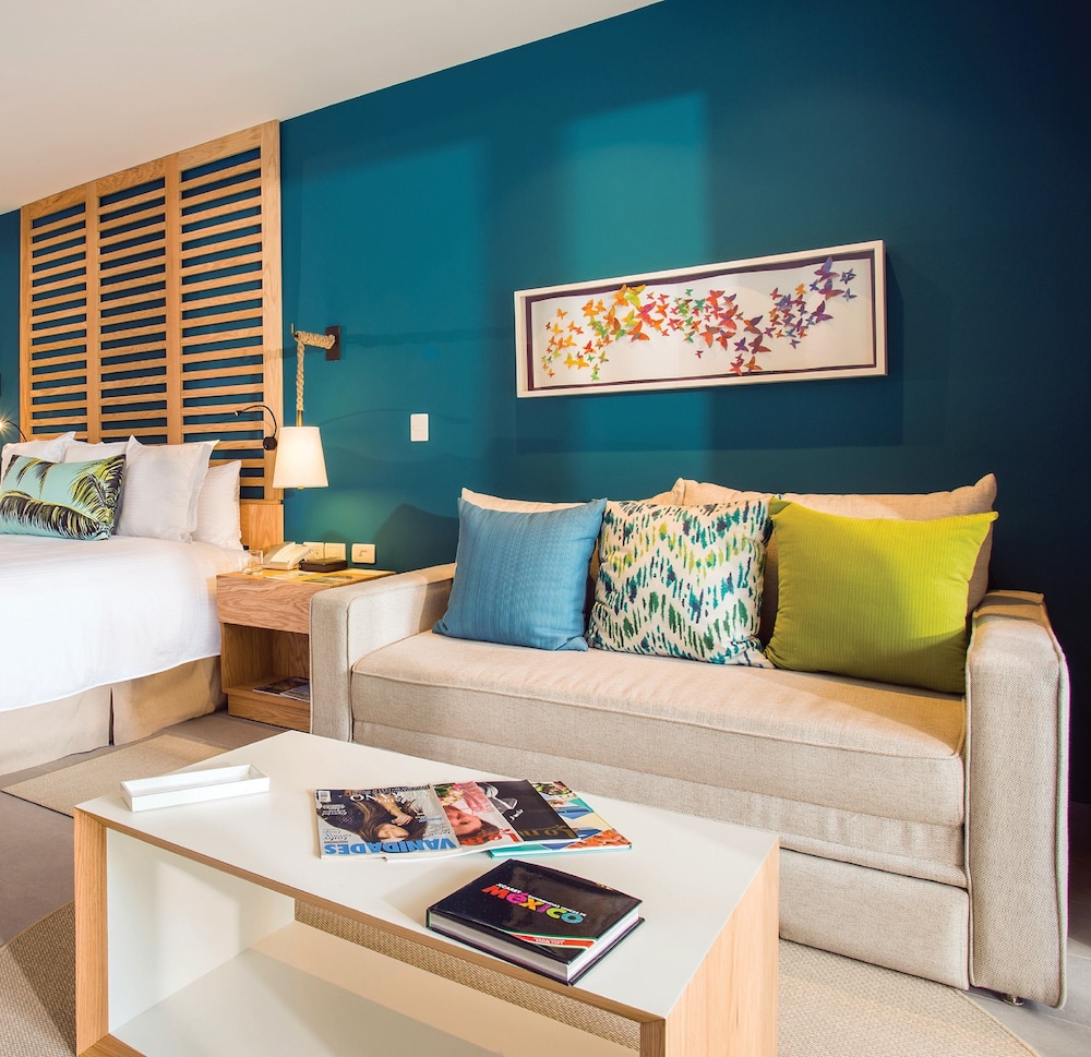 Junior Suite Partial Ocean View King