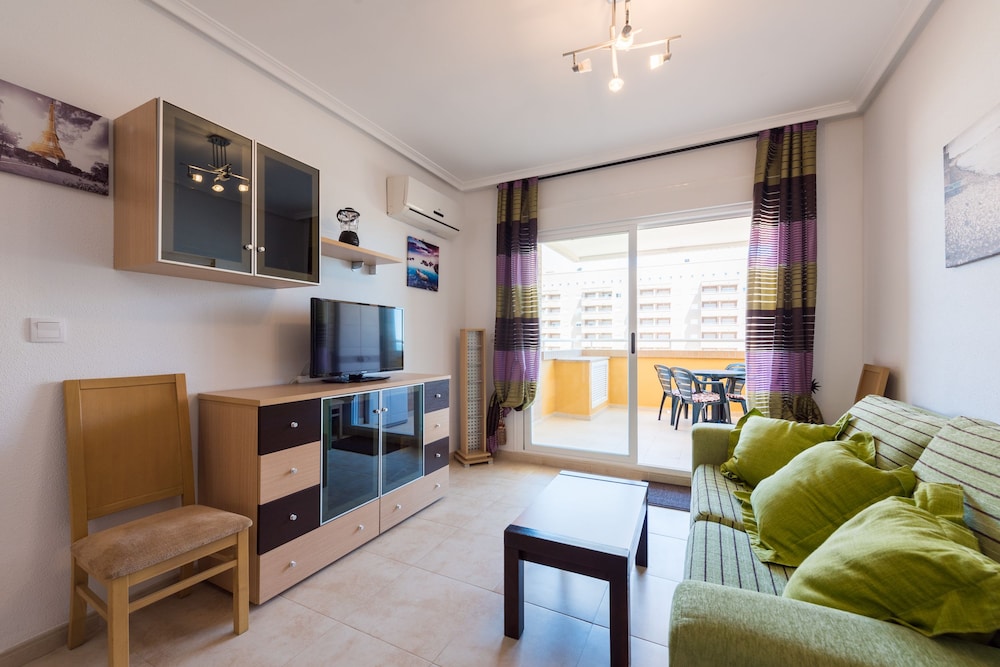 Apartamento, 2 habitaciones, terraza, vista parcial al mar (Apartamento en el 5to piso, Apt 101)