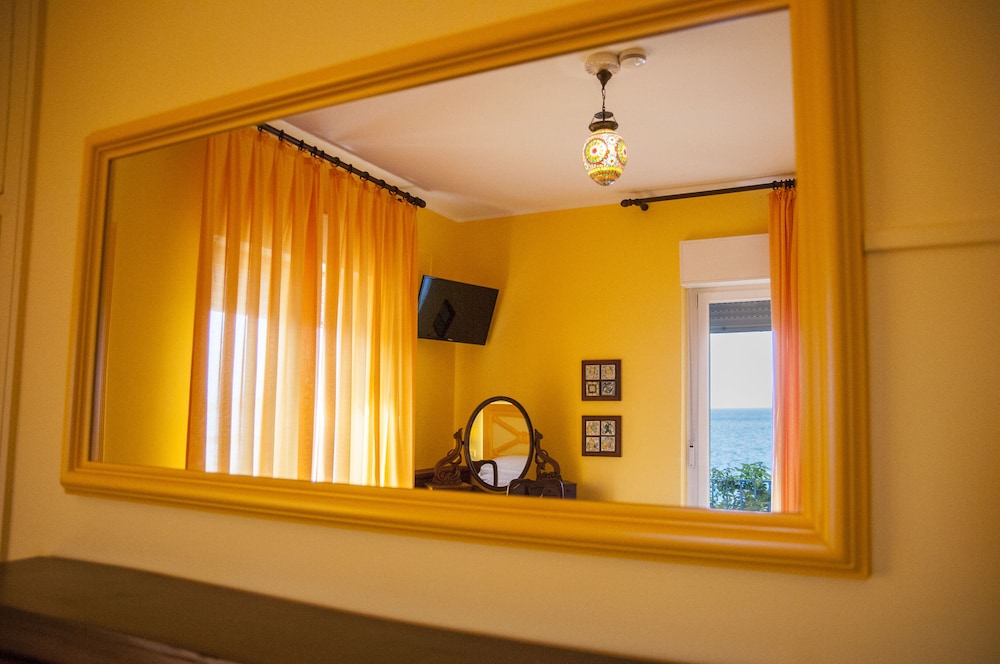 Deluxe Suite, Balcony, Sea Facing - Photo 7