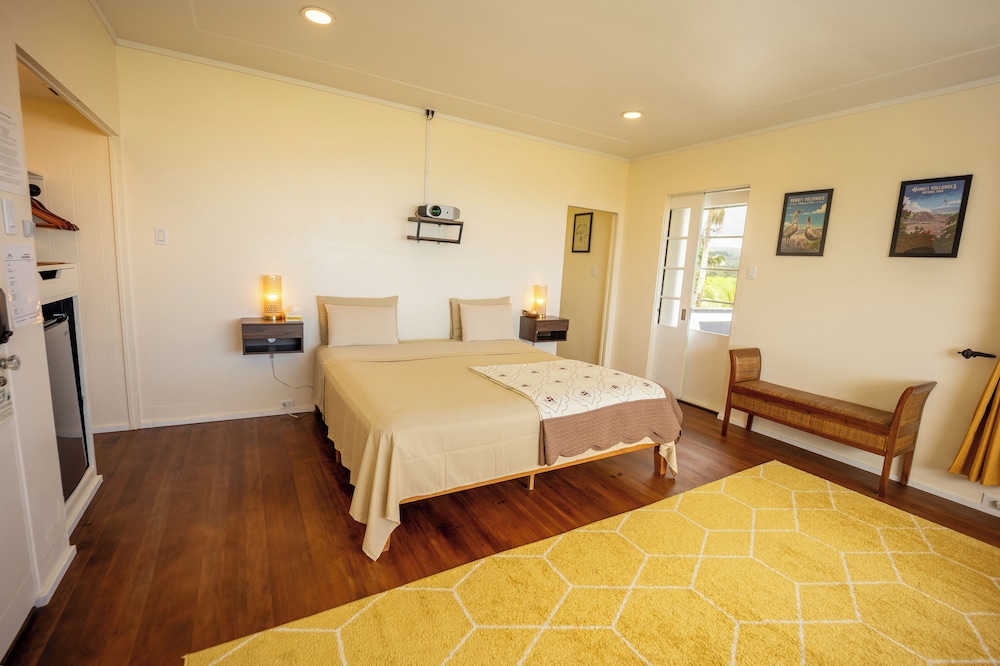 Classic Suite, 1 King Bed, Non Smoking photo 1