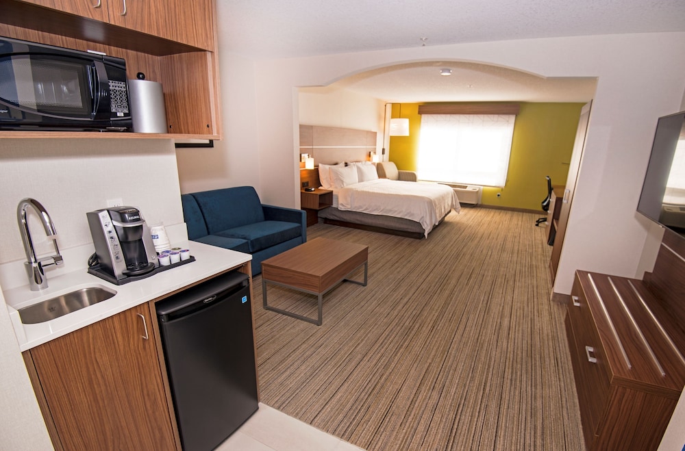 Standard Room, 1 King Bed, Accessible, Jetted Tub - Photo 1