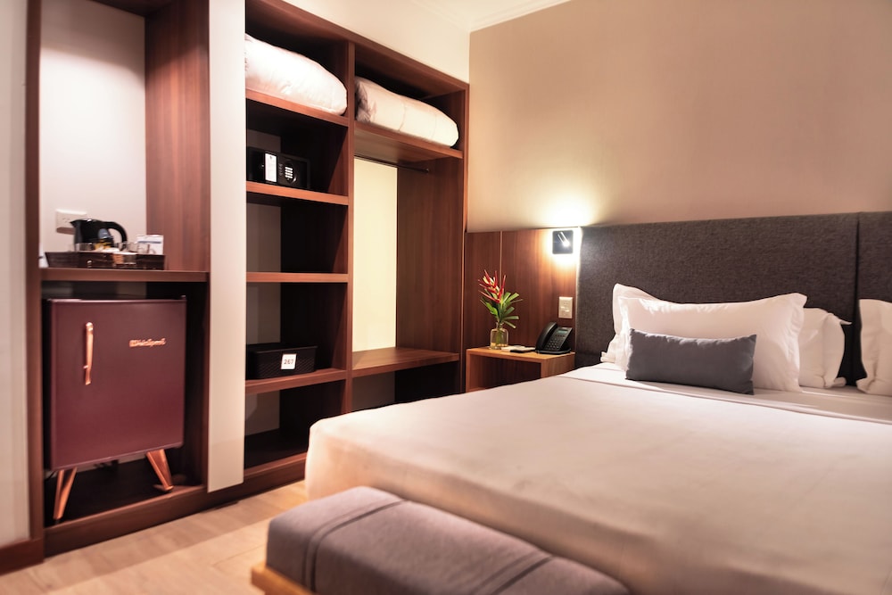 Superior Room (Master)