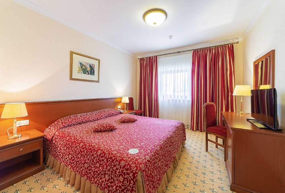 Business Suite, 1 King Bed, Non Smoking photo 3