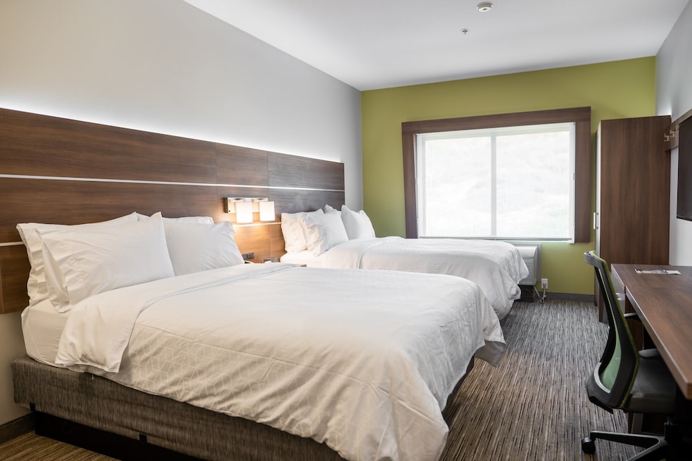 Standard Room, 2 Queen Beds - Photo 5