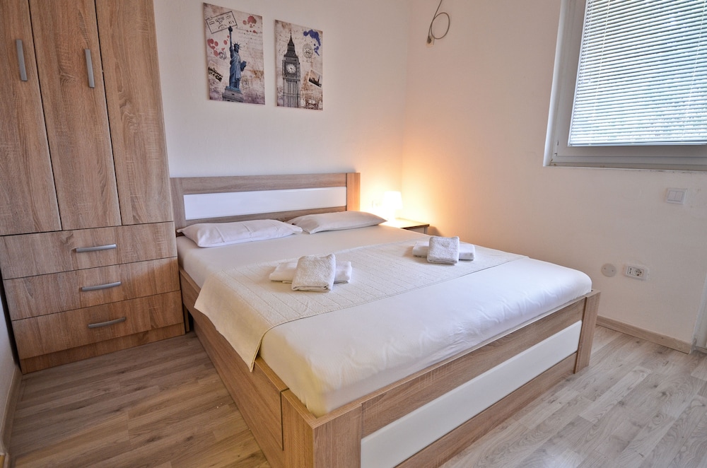 Economy Studio, 1 Queen Bed photo 3