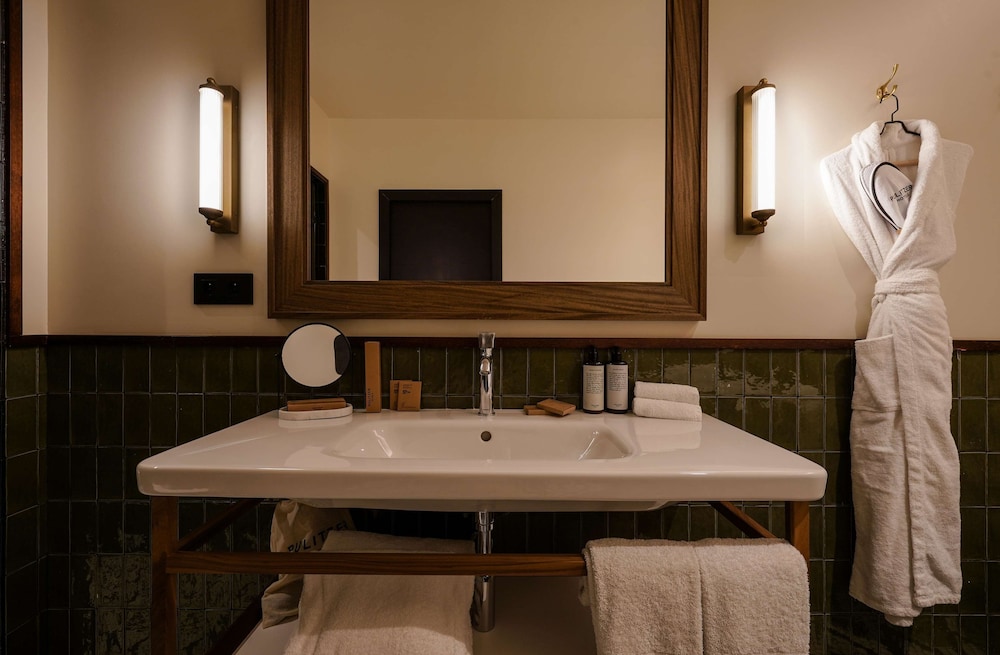 Suite (for 1)