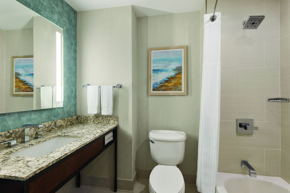 Room, 2 Queen Beds, Bathtub - Photo 4