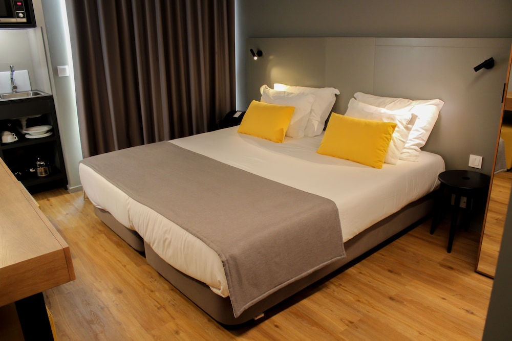 Basic Double Room, 1 Queen Bed, Non Smoking, Kitchenette photo 3