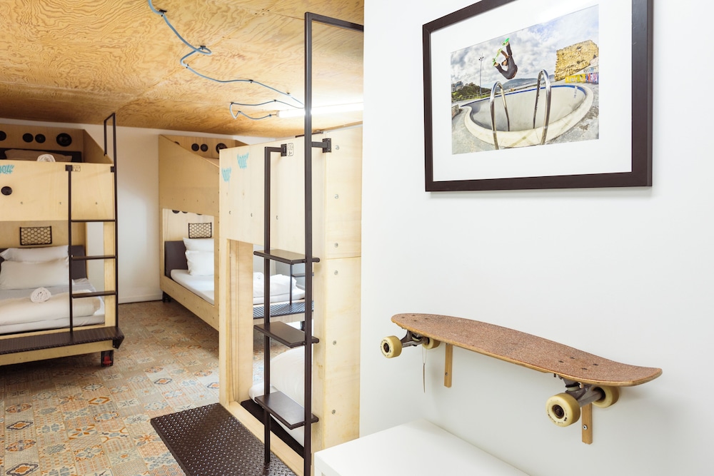 Design Private Deluxe Bedroom for 4 people with a Bathroom photo 3